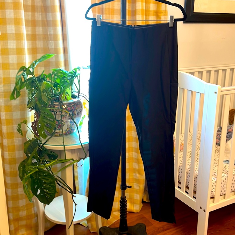 Athleta City Pants Black Women Size 12 3/4 Length Back Zipper Stretchy